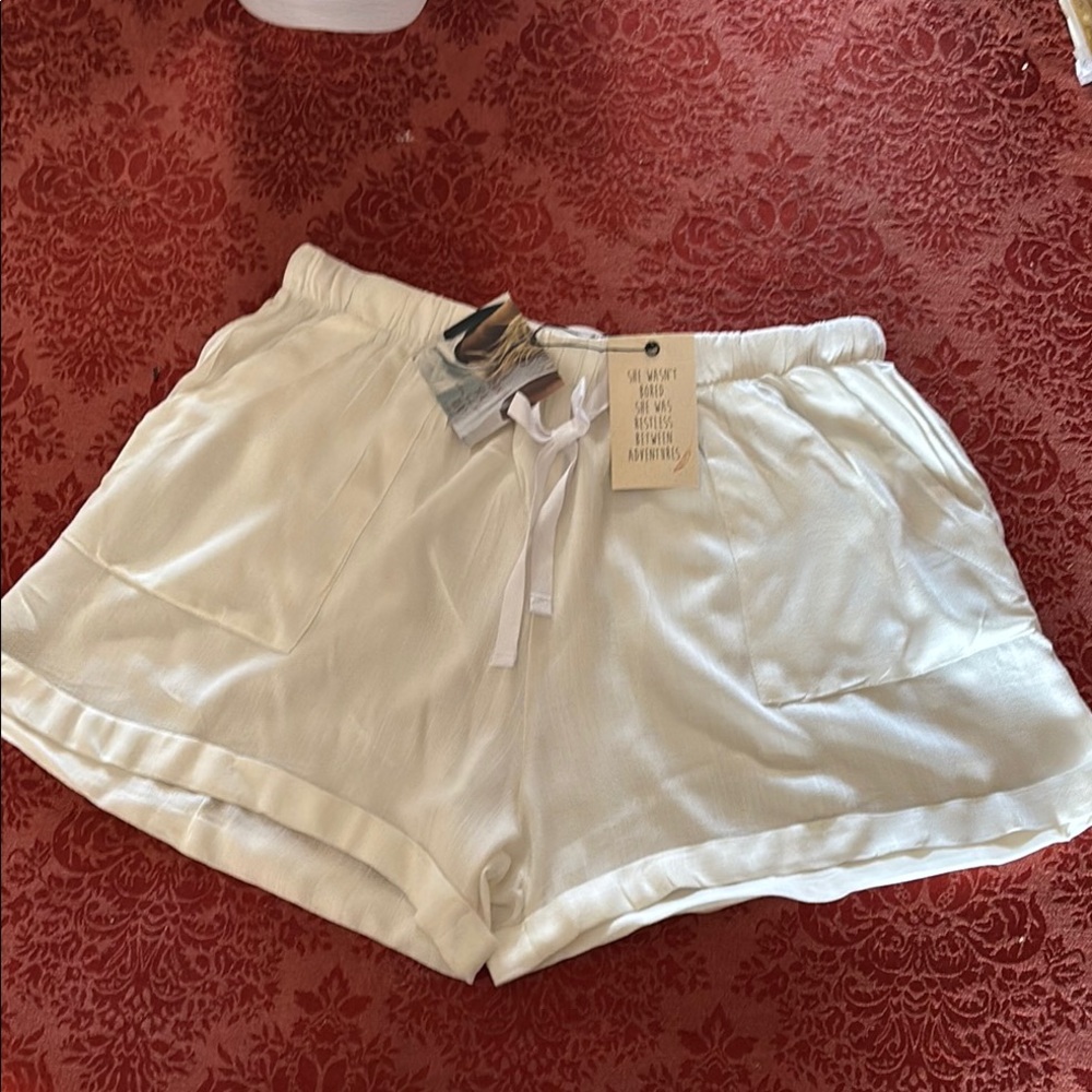Shorts. Elegant Cream  Shorts for Women